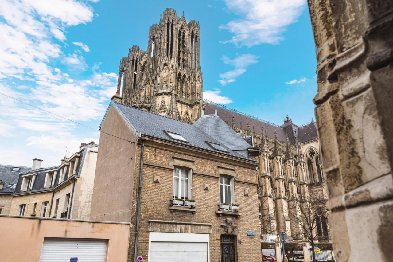 Tournelles Vue Cathedrale- Maison Climatisee Du Xvie Siecle Classee Apartment Reims Luaran gambar