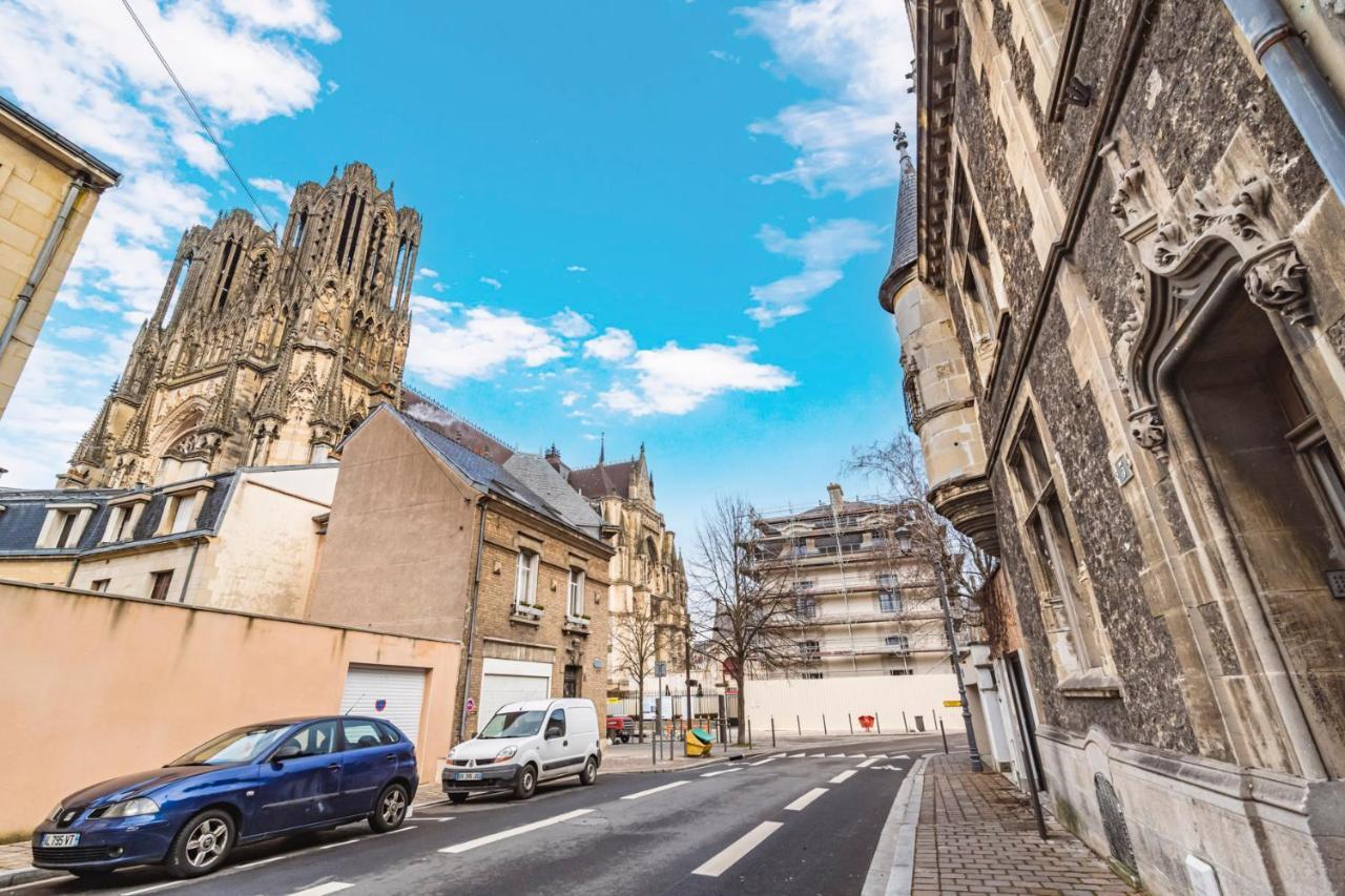 Tournelles Vue Cathedrale- Maison Climatisee Du Xvie Siecle Classee Apartment Reims Luaran gambar