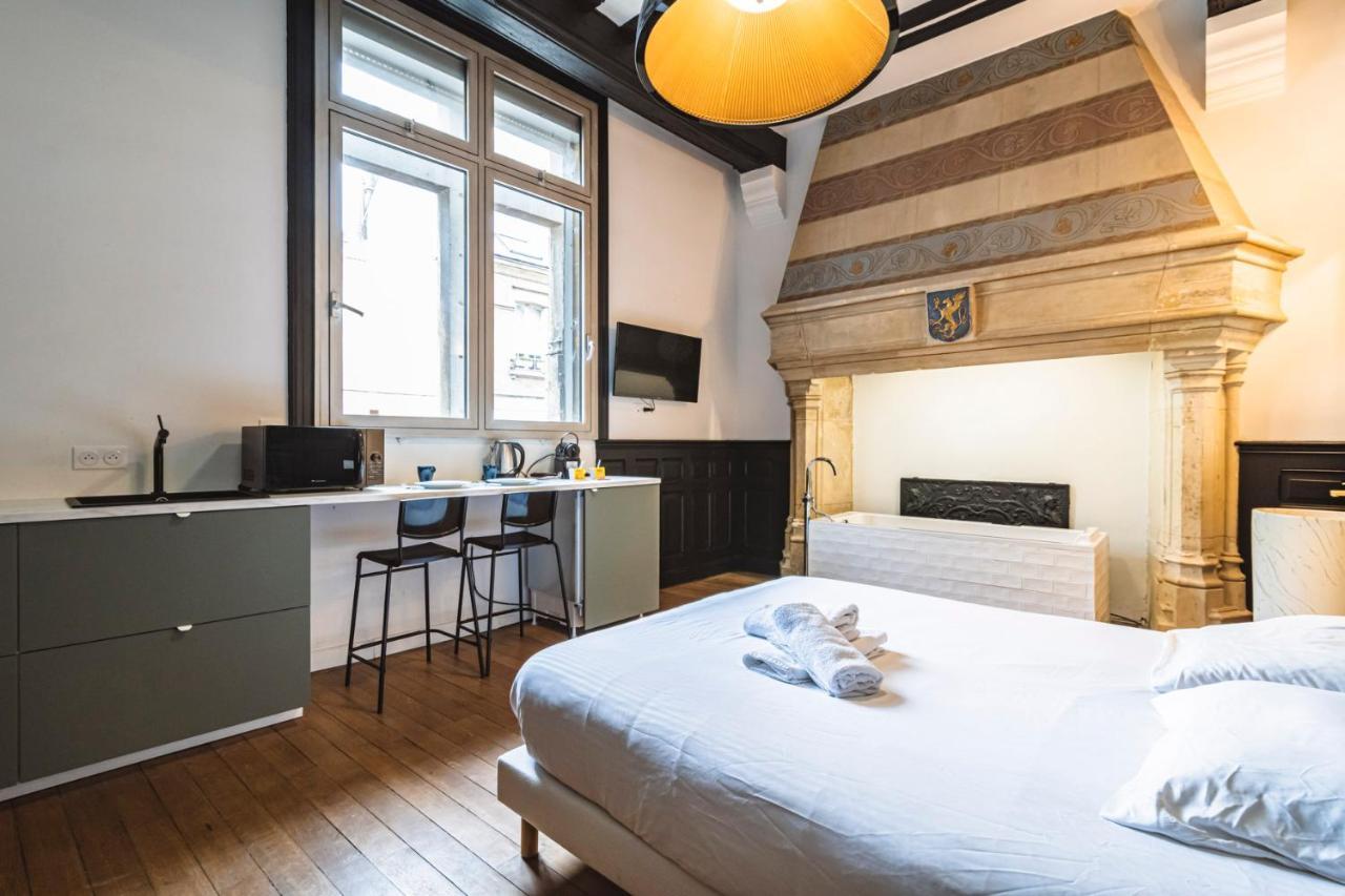 Tournelles Vue Cathedrale- Maison Climatisee Du Xvie Siecle Classee Apartment Reims Luaran gambar
